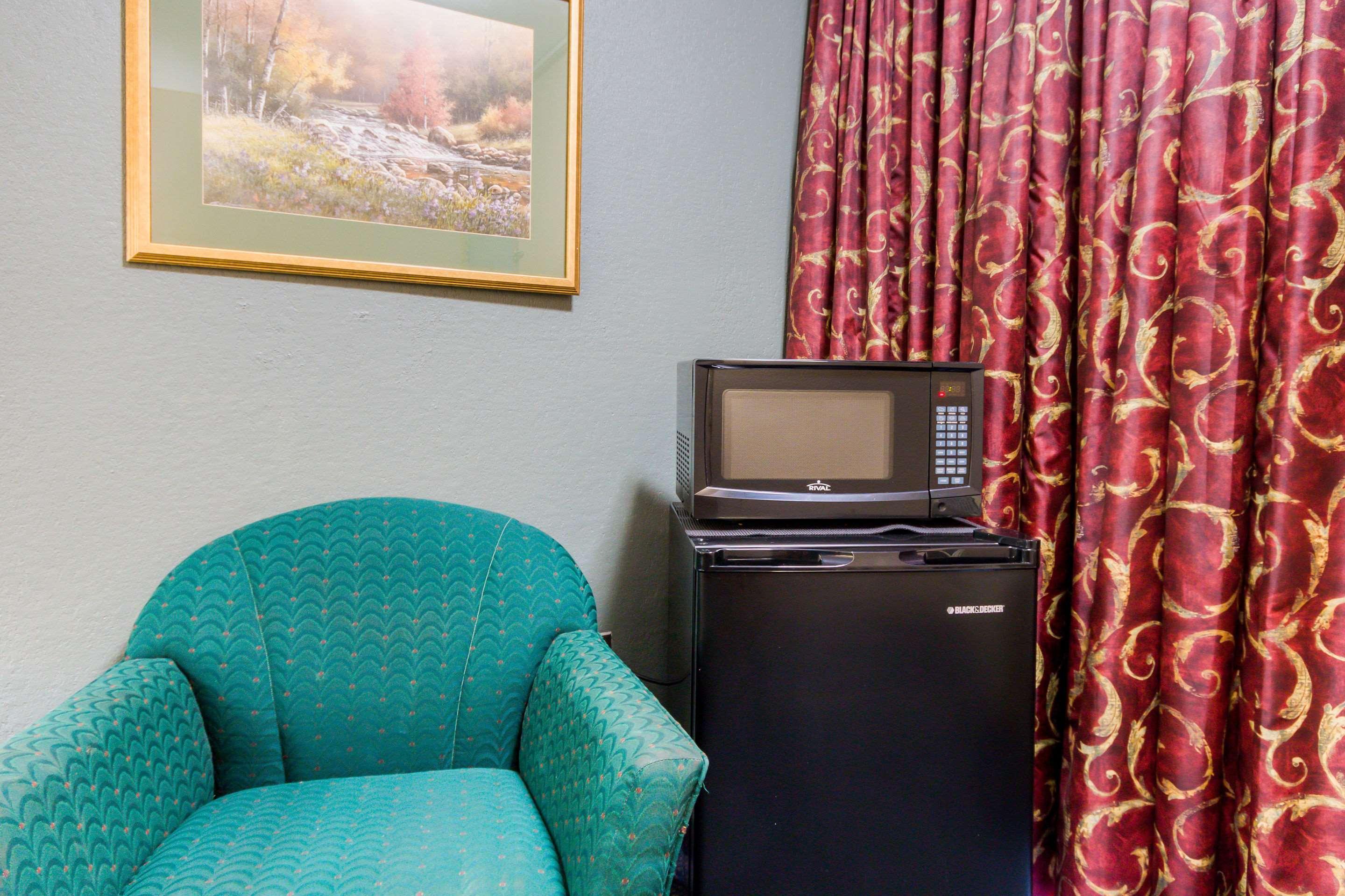 Rodeway Inn And Suites ポーツマス エクステリア 写真