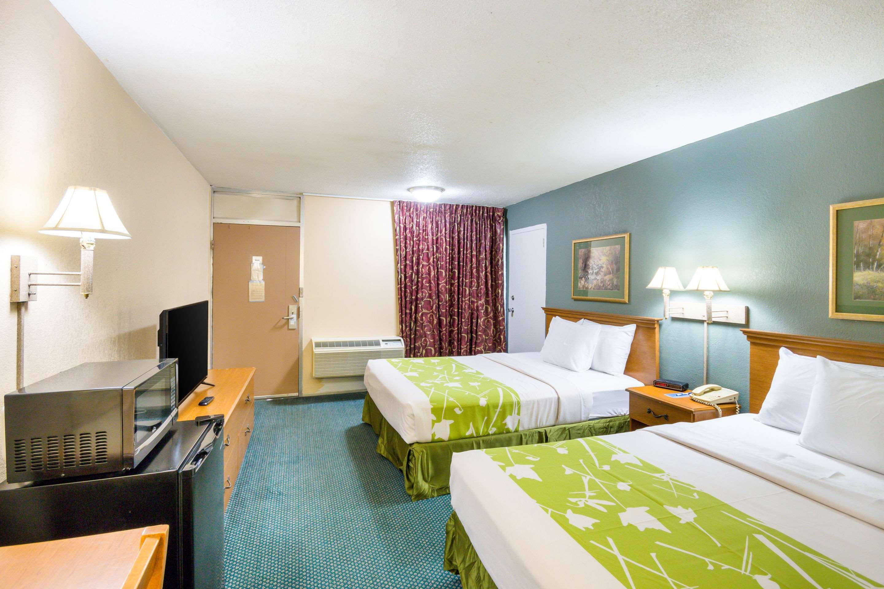 Rodeway Inn And Suites ポーツマス エクステリア 写真