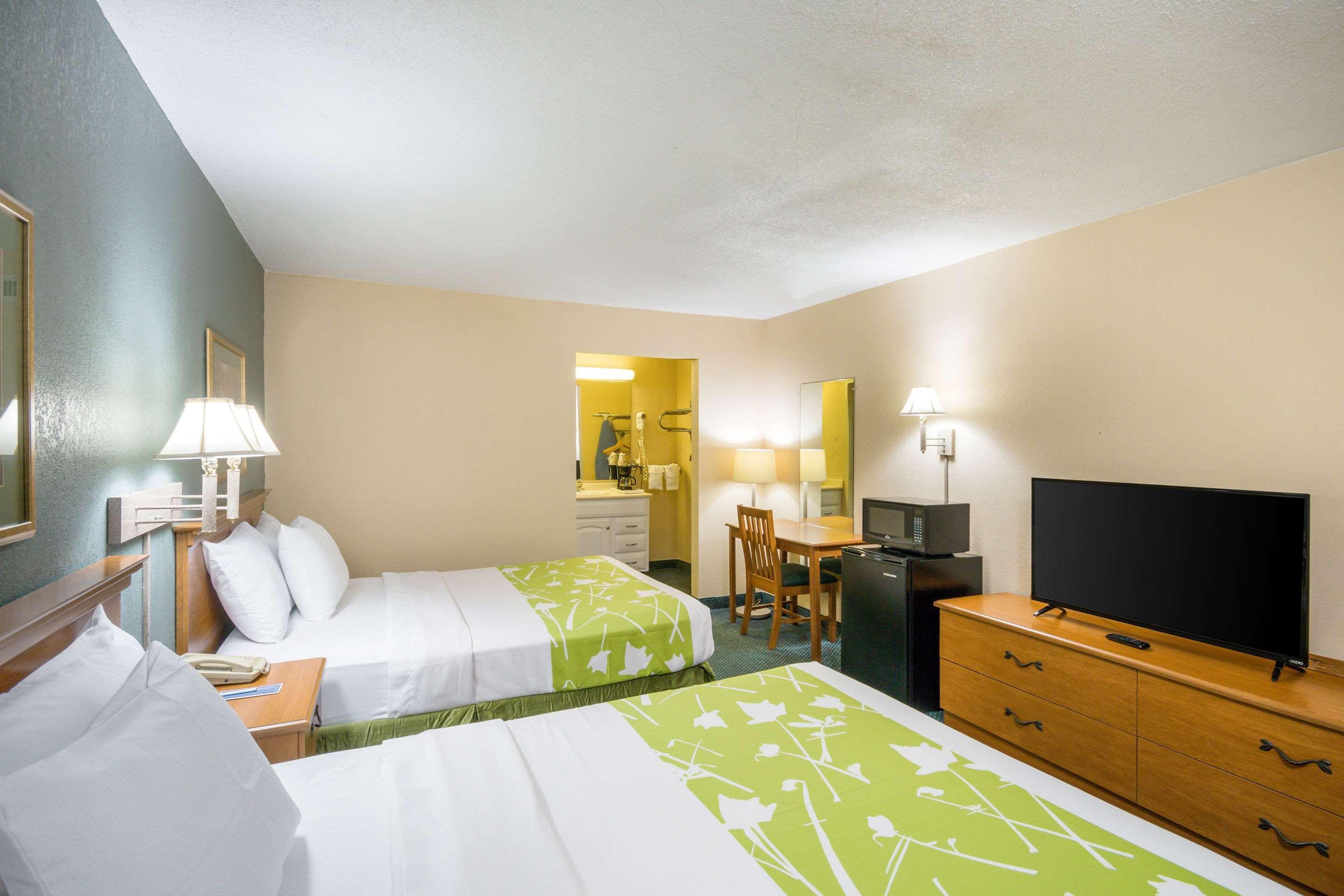 Rodeway Inn And Suites ポーツマス エクステリア 写真
