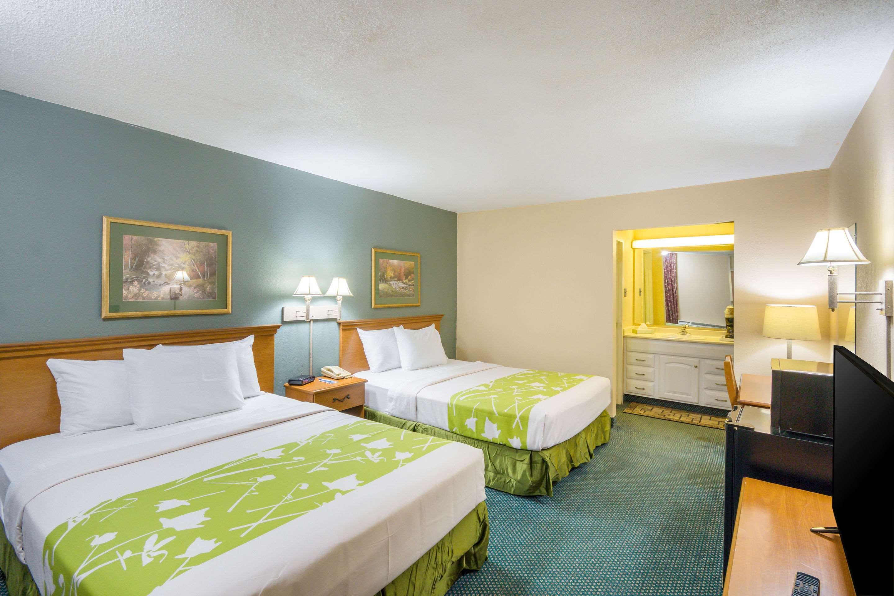 Rodeway Inn And Suites ポーツマス エクステリア 写真
