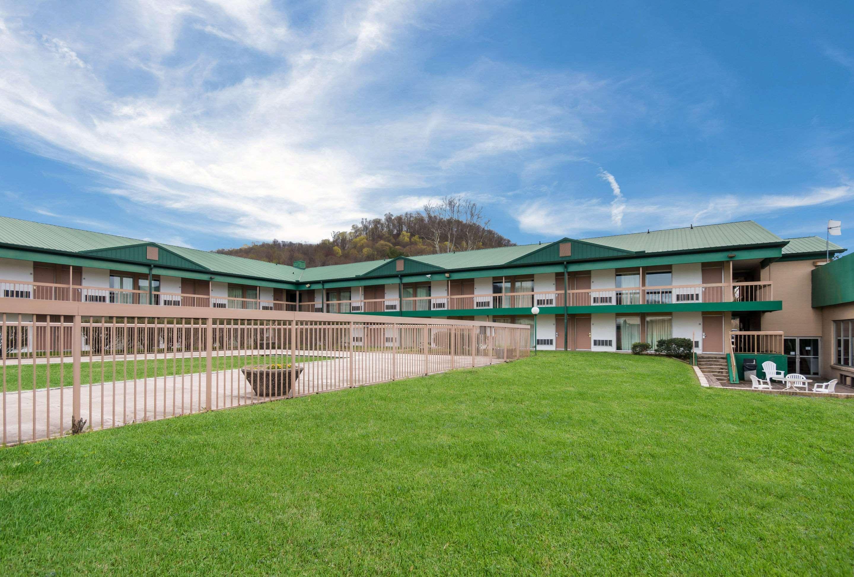 Rodeway Inn And Suites ポーツマス エクステリア 写真