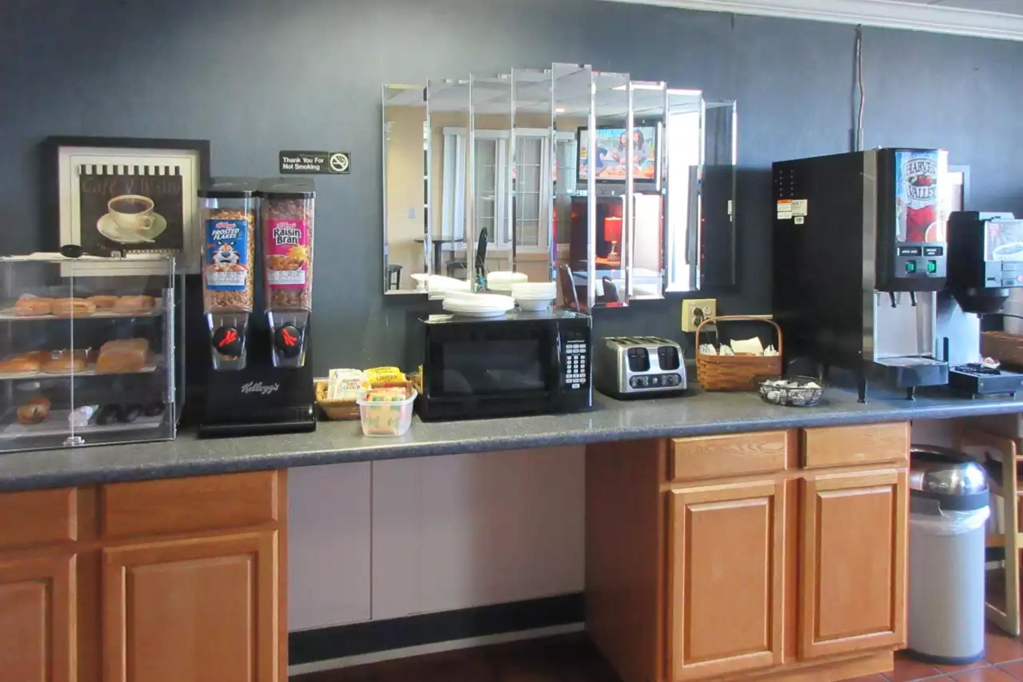 Rodeway Inn And Suites ポーツマス エクステリア 写真