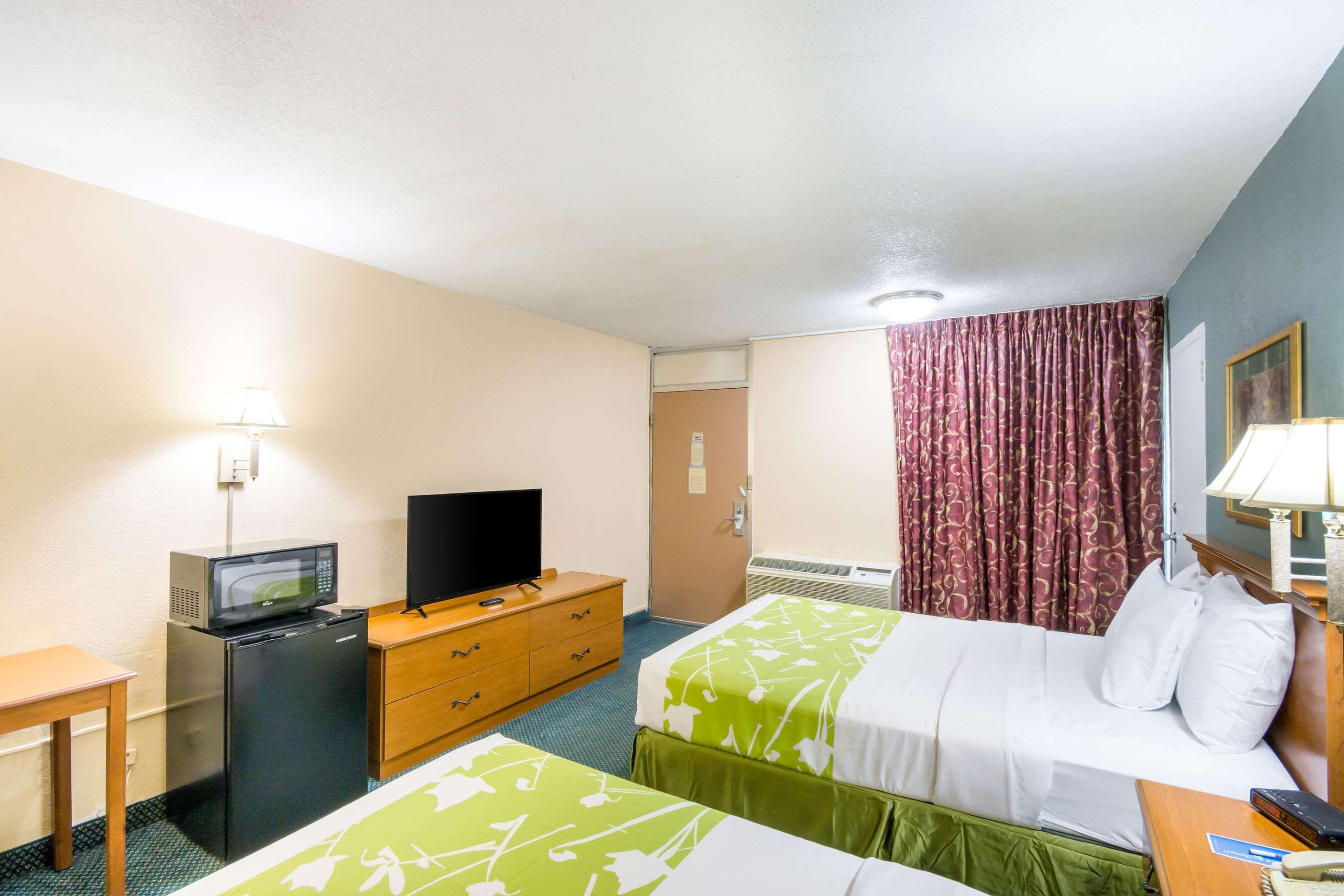 Rodeway Inn And Suites ポーツマス エクステリア 写真