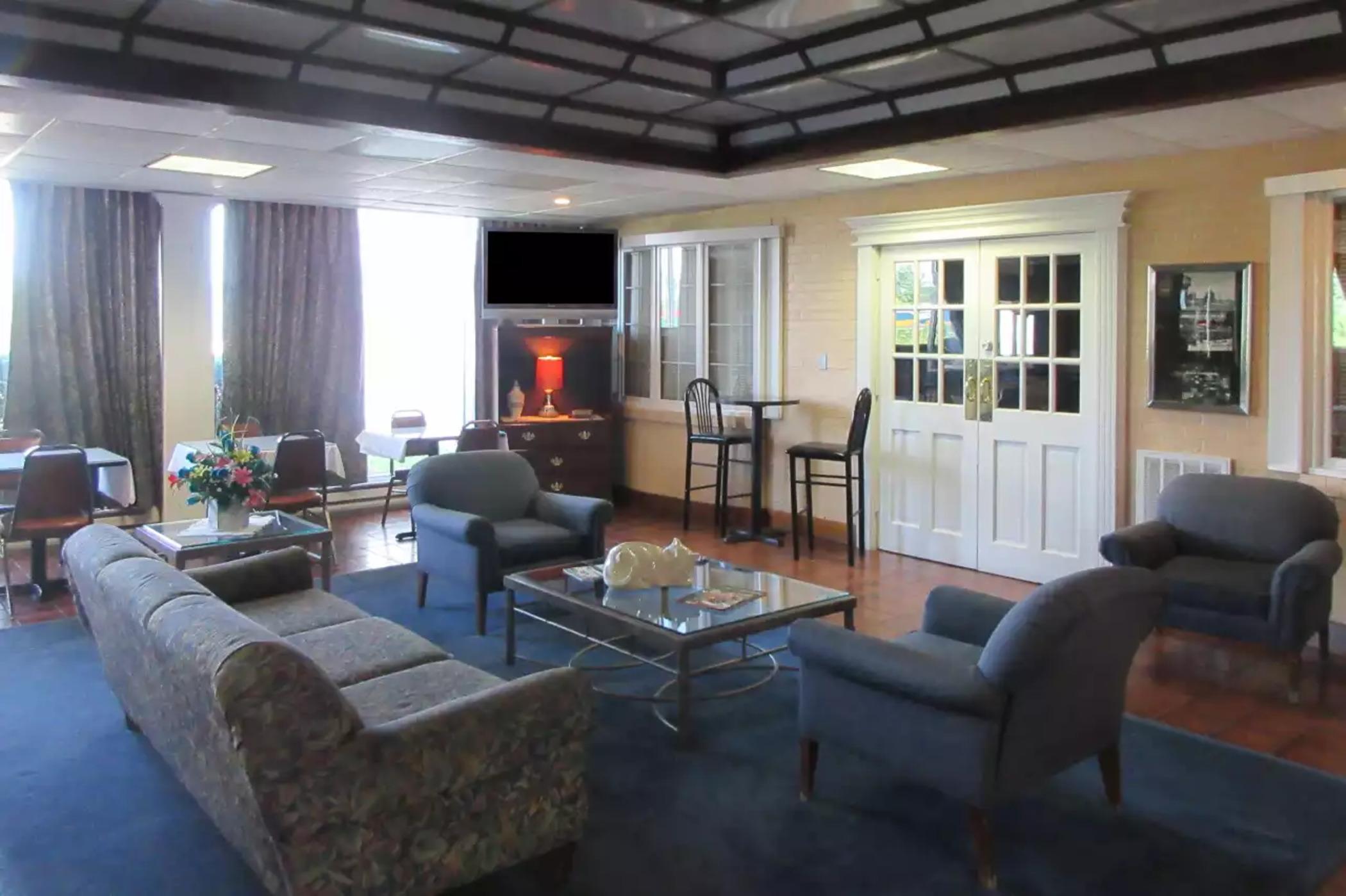 Rodeway Inn And Suites ポーツマス エクステリア 写真